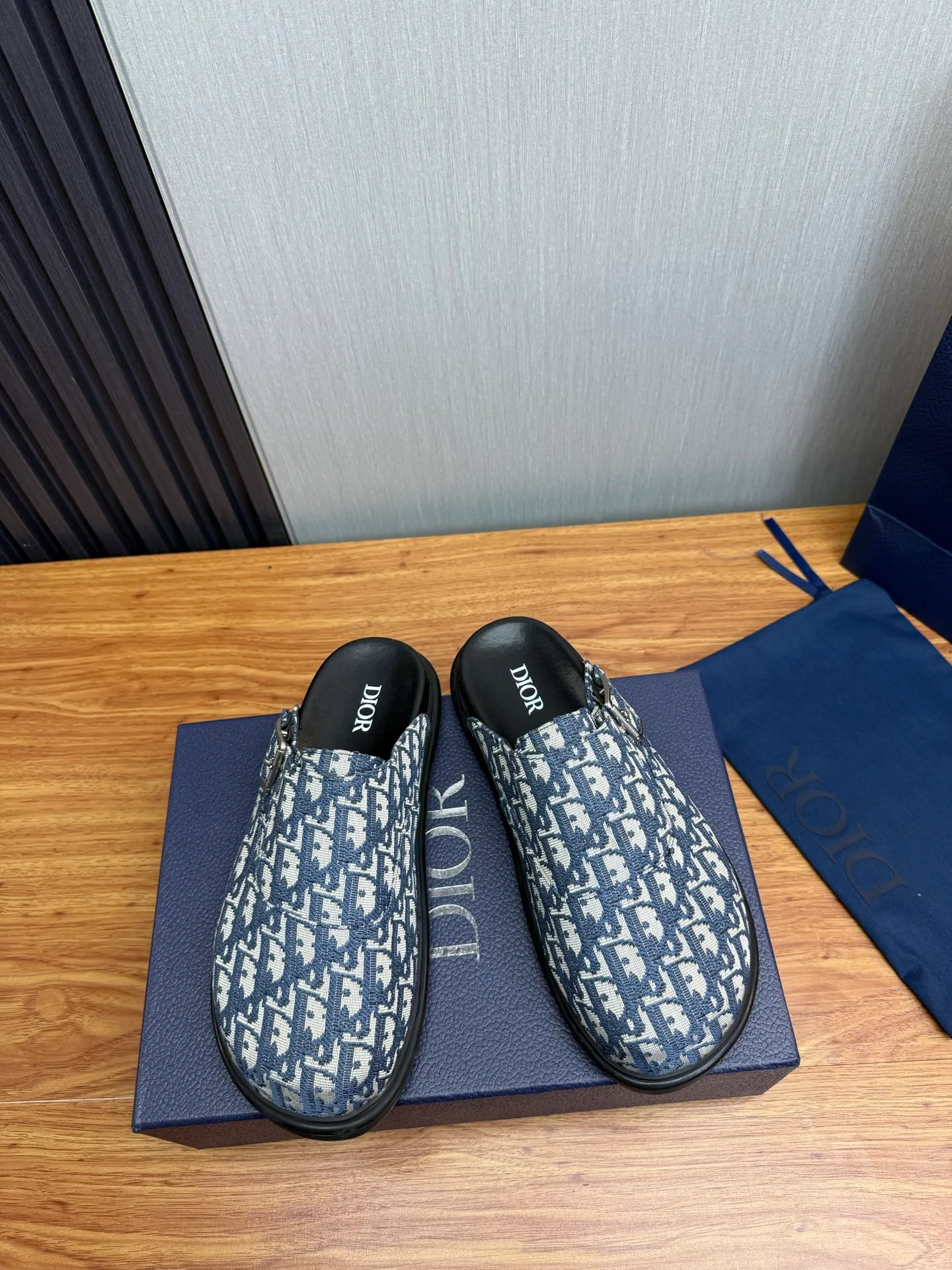 Men's men's shoes 420💰 Dior. Men's slippers🩴Official website 1:1 production 38-45 yards 45 46 🉑️Customized original material shipped✅